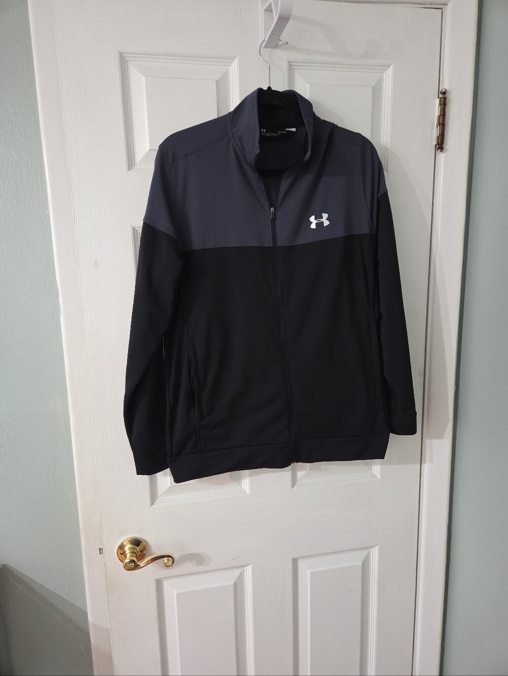 Under Armour Men's Black & Gray Full-Zip Track Jacket.  L